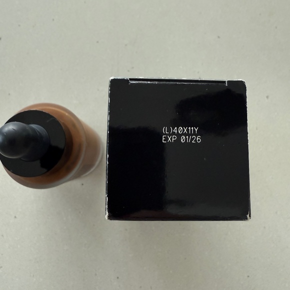 LUMINOUS SILK GLOW LIQUID BRONZER - Picture 7 of 7